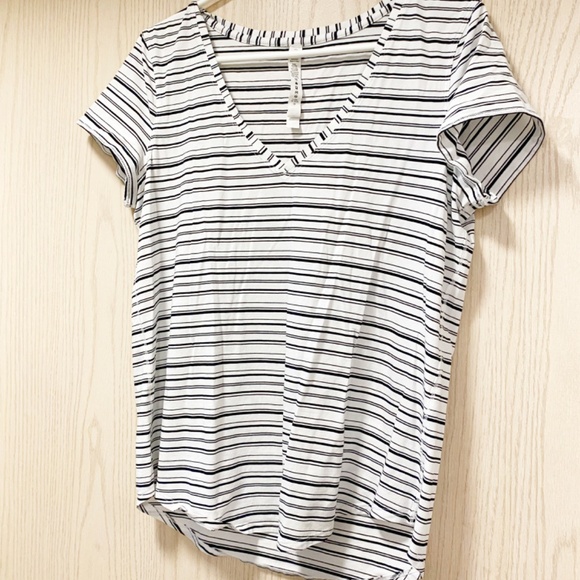 Lululemon White Stripped Size 10  Women’s Top. - Picture 2 of 8